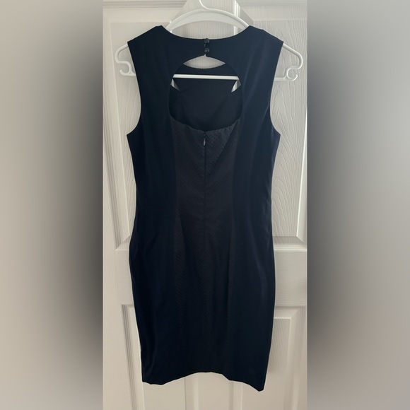 NWT Cache Colorblock Dress Navy/Black, Mesh Textured, Cut Out Back, Size 6 - Picture 2 of 6